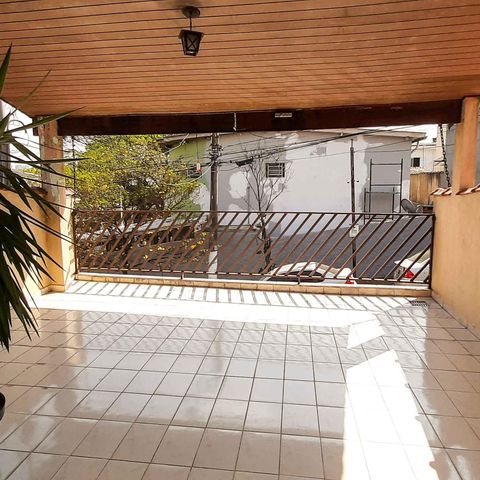 Casa à venda com 260m², 5 quartos e 2 vagas Casa à venda com 260m², 5 quartos e 2 vagasVaranda da Suíte 1