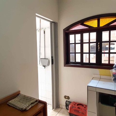 Casa à venda com 260m², 5 quartos e 2 vagas Casa à venda com 260m², 5 quartos e 2 vagasEdícula