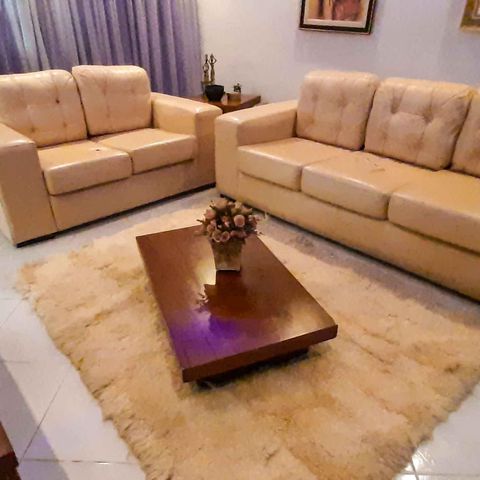 Casa à venda com 260m², 5 quartos e 2 vagas Casa à venda com 260m², 5 quartos e 2 vagasSala de Estar