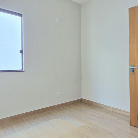 Casa à venda com 180m², 3 quartos e 2 vagas Casa à venda com 180m², 3 quartos e 2 vagasQuarto