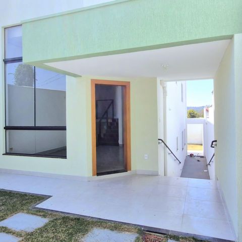 Casa à venda com 180m², 3 quartos e 2 vagas Casa à venda com 180m², 3 quartos e 2 vagasÁrea Externa