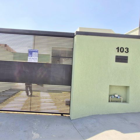 Casa à venda com 180m², 3 quartos e 2 vagas Casa à venda com 180m², 3 quartos e 2 vagasFachada