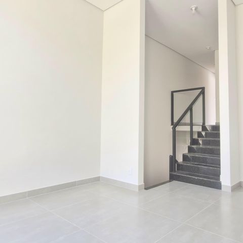 Casa à venda com 180m², 3 quartos e 2 vagas Casa à venda com 180m², 3 quartos e 2 vagasSala