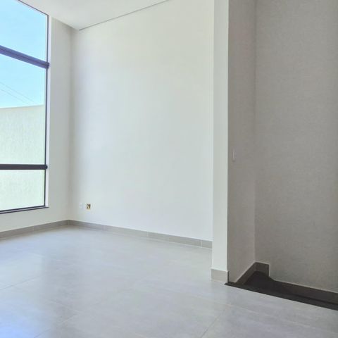 Casa à venda com 180m², 3 quartos e 2 vagas Casa à venda com 180m², 3 quartos e 2 vagasSala