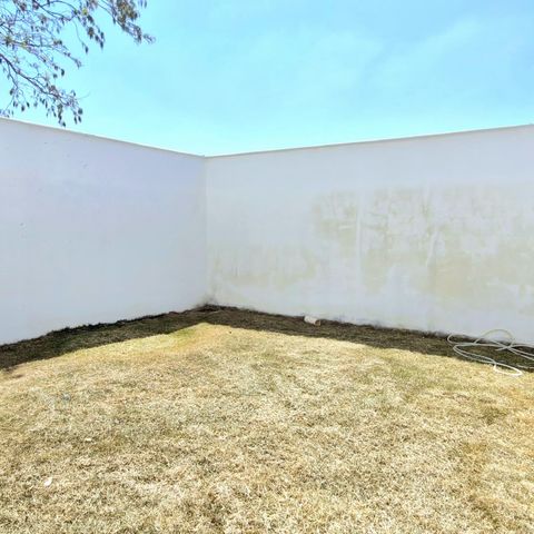 Casa à venda com 180m², 3 quartos e 2 vagas Casa à venda com 180m², 3 quartos e 2 vagasÁrea Externa