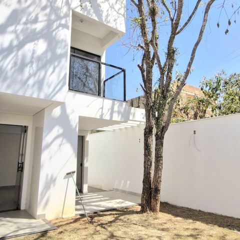 Casa à venda com 180m², 3 quartos e 2 vagas Casa à venda com 180m², 3 quartos e 2 vagasÁrea Externa