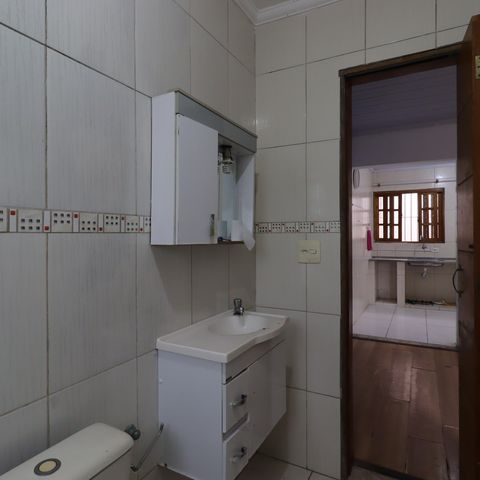 Casa à venda com 100m², 2 quartos e 1 vagaCasa 2 - Banheiro social