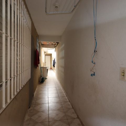 Casa à venda com 100m², 2 quartos e 1 vagaCorredor externo