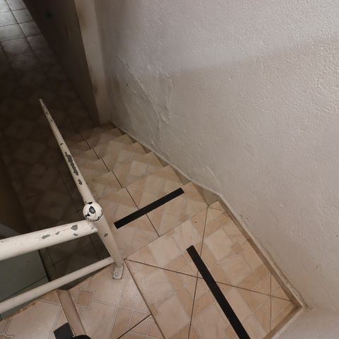 Casa à venda com 100m², 2 quartos e 1 vagaEscada