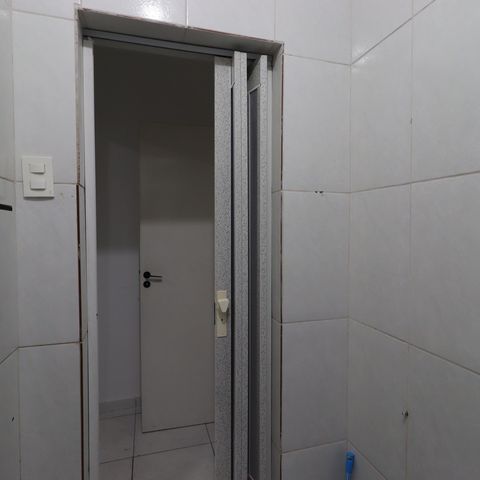 Casa à venda com 100m², 2 quartos e 1 vagaCasa 1 - Banheiro da Suíte