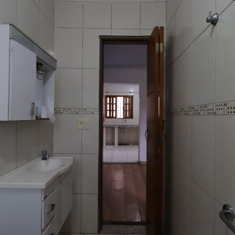 Casa à venda com 100m², 2 quartos e 1 vagaCasa 2 - Banheiro social
