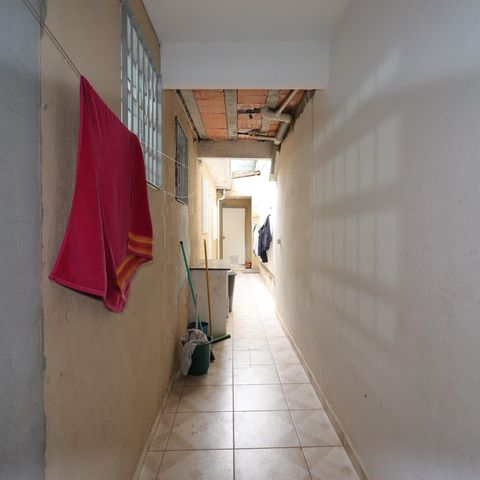 Casa à venda com 100m², 2 quartos e 1 vagaCorredor externo