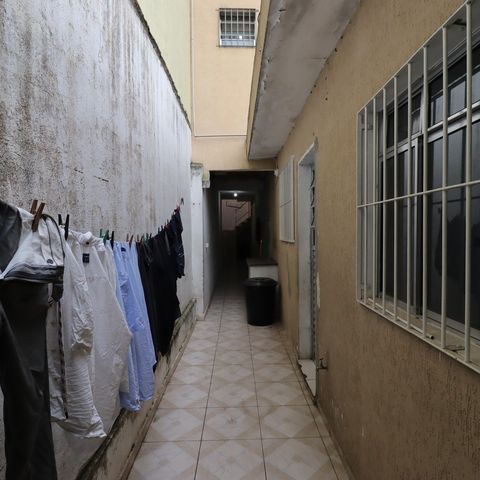 Casa à venda com 100m², 2 quartos e 1 vagaCorredor externo