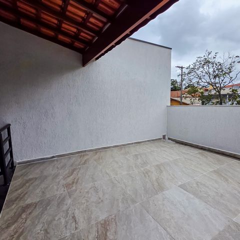 Casa à venda com 105m², 3 quartos e 2 vagas Casa à venda com 105m², 3 quartos e 2 vagasVaranda
