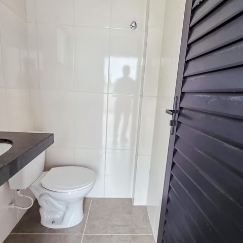 Casa à venda com 105m², 3 quartos e 2 vagas Casa à venda com 105m², 3 quartos e 2 vagasBanheiro de Serviço