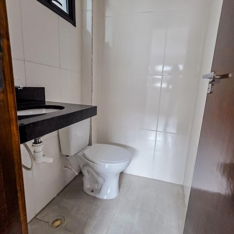 Casa à venda com 105m², 3 quartos e 2 vagas Casa à venda com 105m², 3 quartos e 2 vagasBanheiro Social