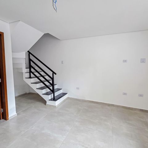 Casa à venda com 105m², 3 quartos e 2 vagas Casa à venda com 105m², 3 quartos e 2 vagasSala/Cozinha