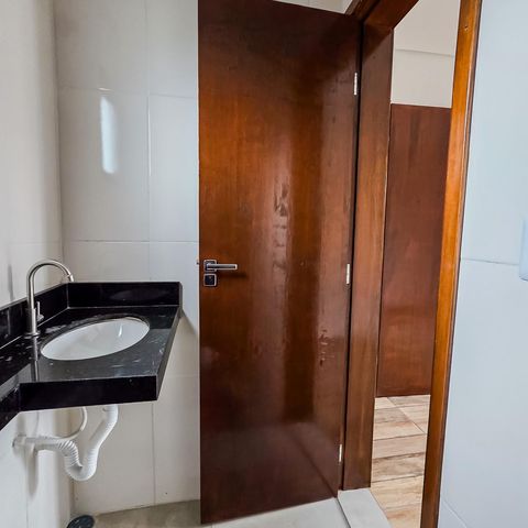 Casa à venda com 105m², 3 quartos e 2 vagas Casa à venda com 105m², 3 quartos e 2 vagasBanheiro da Suíte