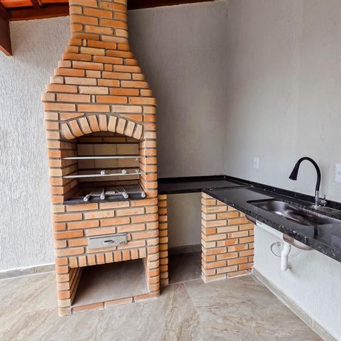 Casa à venda com 105m², 3 quartos e 2 vagas Casa à venda com 105m², 3 quartos e 2 vagasVaranda