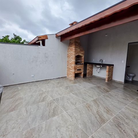 Casa à venda com 105m², 3 quartos e 2 vagas Casa à venda com 105m², 3 quartos e 2 vagasVaranda