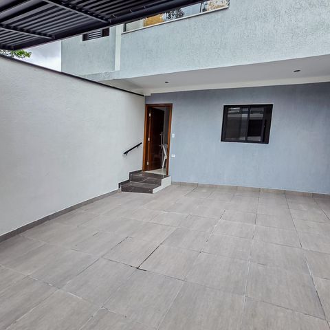 Casa à venda com 105m², 3 quartos e 2 vagas Casa à venda com 105m², 3 quartos e 2 vagasÁrea comum