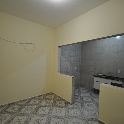 Casa à venda com 75m², 5 quartos e 1 vagaSala