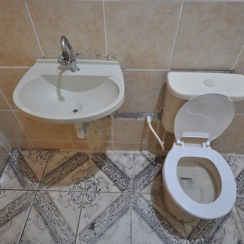 Casa à venda com 75m², 5 quartos e 1 vagaBanheiro