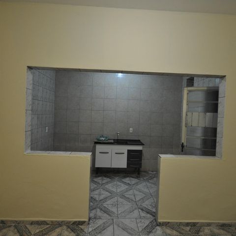 Casa à venda com 75m², 5 quartos e 1 vagaSala