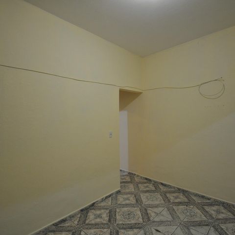 Casa à venda com 75m², 5 quartos e 1 vagaSala