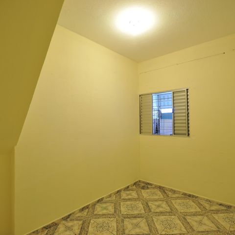 Casa à venda com 75m², 5 quartos e 1 vagaQuarto