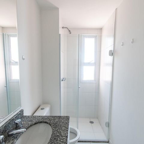 Apartamento para alugar com 69m², 2 quartos e 1 vaga Apartamento para alugar com 69m², 2 quartos e 1 vagaBanheiro da suíte