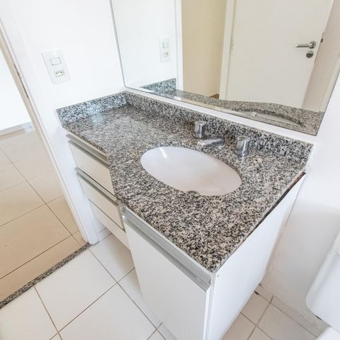 Apartamento para alugar com 69m², 2 quartos e 1 vaga Apartamento para alugar com 69m², 2 quartos e 1 vagaBanheiro da suíte