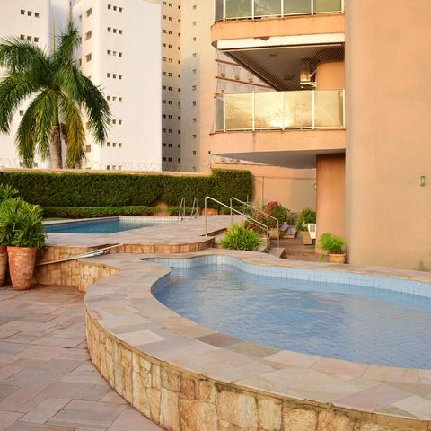 Apartamento para alugar com 360m², 5 quartos e 2 vagasÁrea comum - Piscina