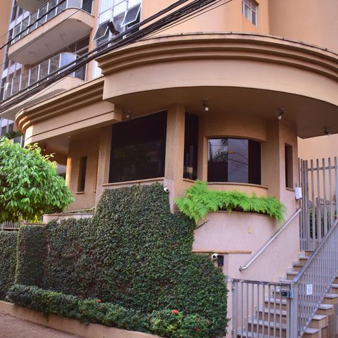 Apartamento para alugar com 360m², 5 quartos e 2 vagasFachada e portaria