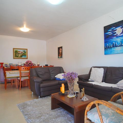 Casa à venda com 184m², 4 quartos e 2 vagasSala