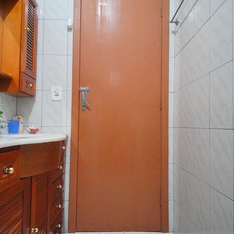 Casa à venda com 184m², 4 quartos e 2 vagasBanheiro 1