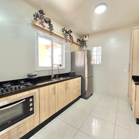 Casa à venda com 176m², 3 quartos e 4 vagas Casa à venda com 176m², 3 quartos e 4 vagasCozinha