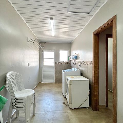 Casa à venda com 176m², 3 quartos e 4 vagas Casa à venda com 176m², 3 quartos e 4 vagasLavanderia
