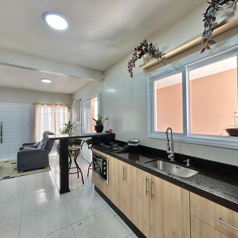 Casa à venda com 176m², 3 quartos e 4 vagas Casa à venda com 176m², 3 quartos e 4 vagasCozinha