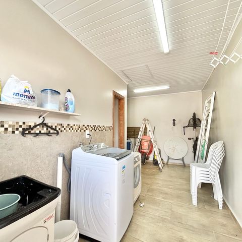Casa à venda com 176m², 3 quartos e 4 vagas Casa à venda com 176m², 3 quartos e 4 vagasLavanderia