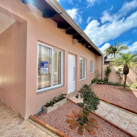 Casa à venda com 176m², 3 quartos e 4 vagas Casa à venda com 176m², 3 quartos e 4 vagasPlaca
