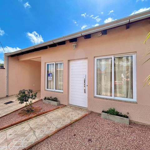 Casa à venda com 176m², 3 quartos e 4 vagas Casa à venda com 176m², 3 quartos e 4 vagasFachada