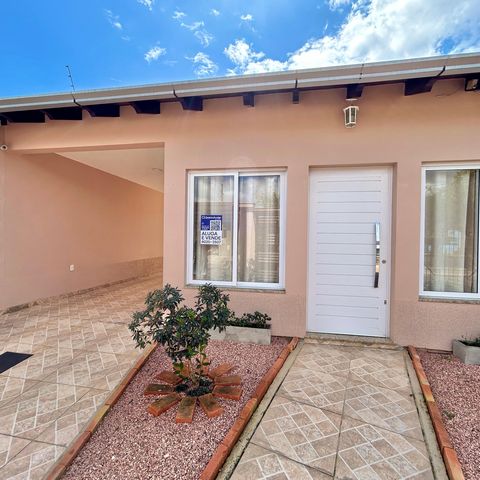 Casa à venda com 176m², 3 quartos e 4 vagas Casa à venda com 176m², 3 quartos e 4 vagasFachada