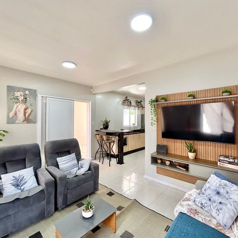 Casa à venda com 176m², 3 quartos e 4 vagas Casa à venda com 176m², 3 quartos e 4 vagasSala