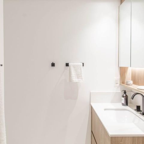Studio para alugar com 47m², 1 quarto e 1 vaga Studio para alugar com 47m², 1 quarto e 1 vagaBanheiro