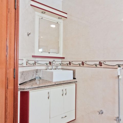 Casa à venda com 610m², 5 quartos e 10 vagasBanheiro da Suíte 4
