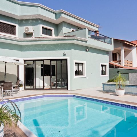 Casa à venda com 610m², 5 quartos e 10 vagasÁrea externa