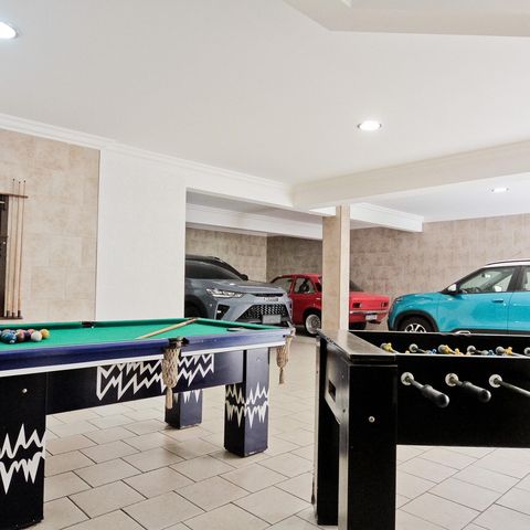 Casa à venda com 610m², 5 quartos e 10 vagasÁrea externa