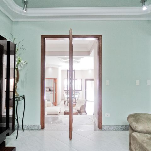 Casa à venda com 610m², 5 quartos e 10 vagasSala de TV