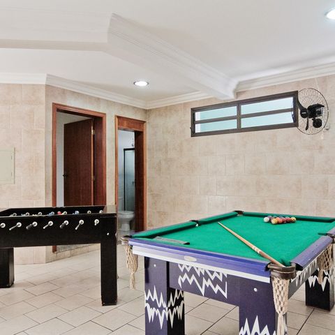 Casa à venda com 610m², 5 quartos e 10 vagasÁrea externa